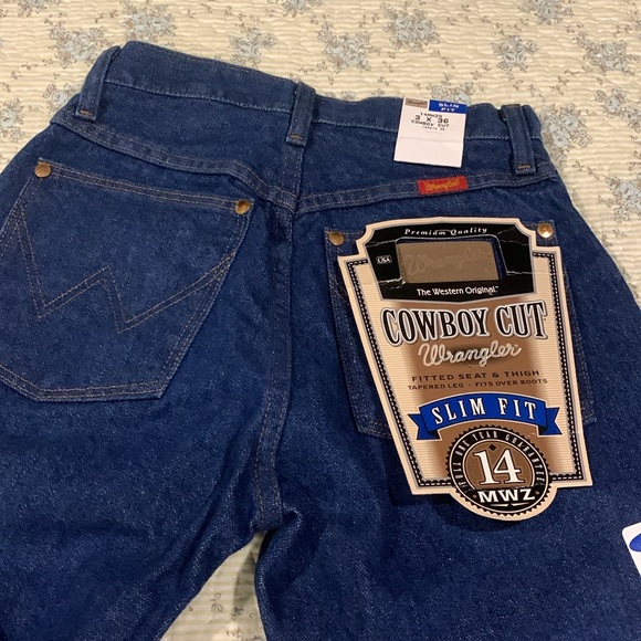 Wrangler Cowboy Cut Women’s Jean NEW Size 3 x 36 Slim fit tapered Fits over boot - Picture 3 of 9